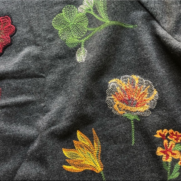 Zara Embroidered Cropped Sweatshirt Size S - Picture 3 of 3